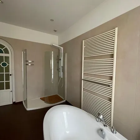 Le Lotus Blanc Bed & Breakfast